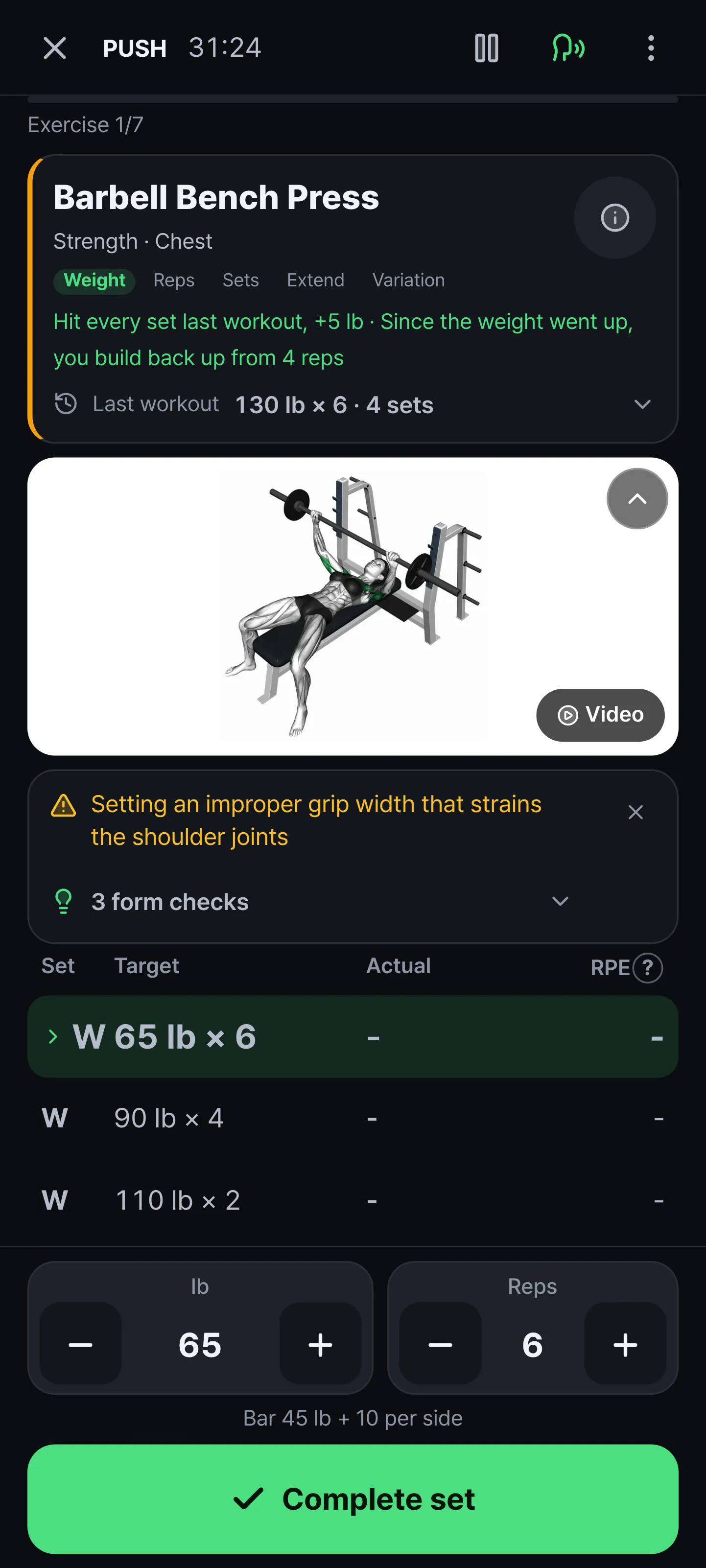 Workout screen. The routine name and elapsed time at the top, the reason for the weight change and last workout's sets on the exercise card, and the target and actual result for each set below